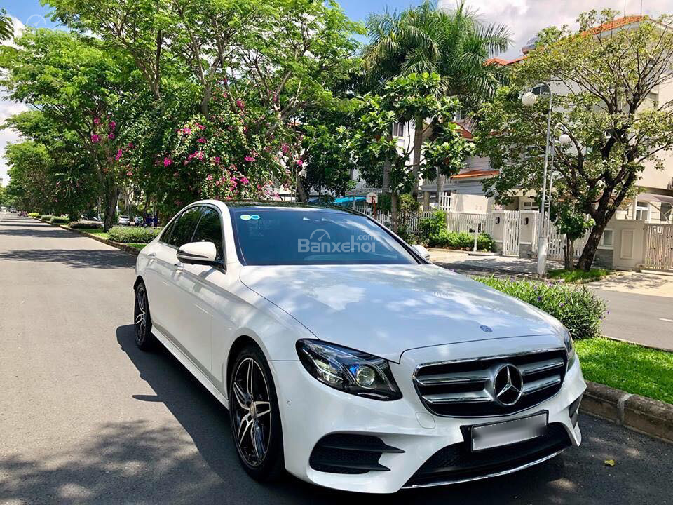 Mercedes-Benz E class E300 AMG 2017 - Cần bán gấp Mercedes-Benz E300 đời 2017