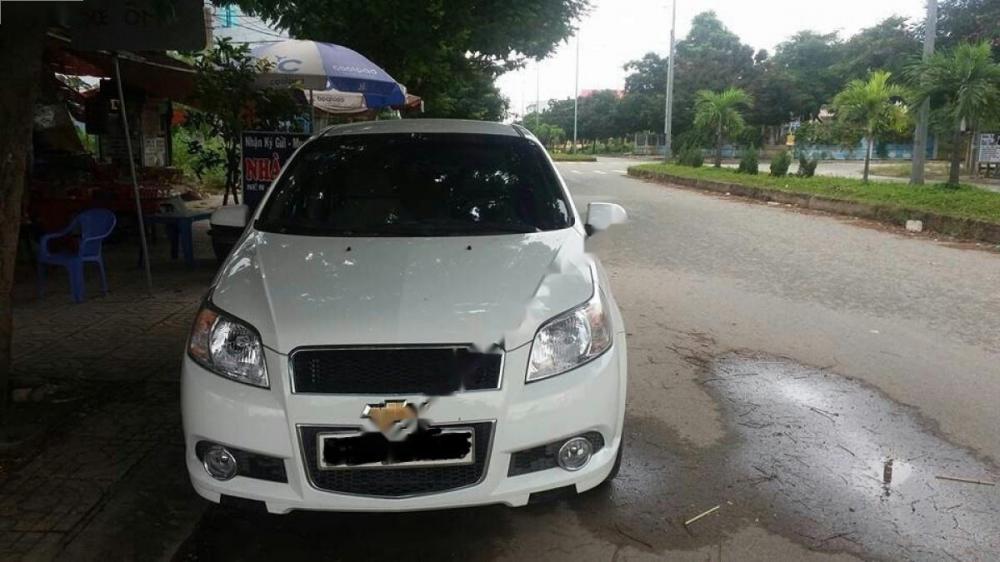 Chevrolet Aveo 2017 - Cần bán xe Chevrolet Aveo năm sản xuất 2017, màu trắng