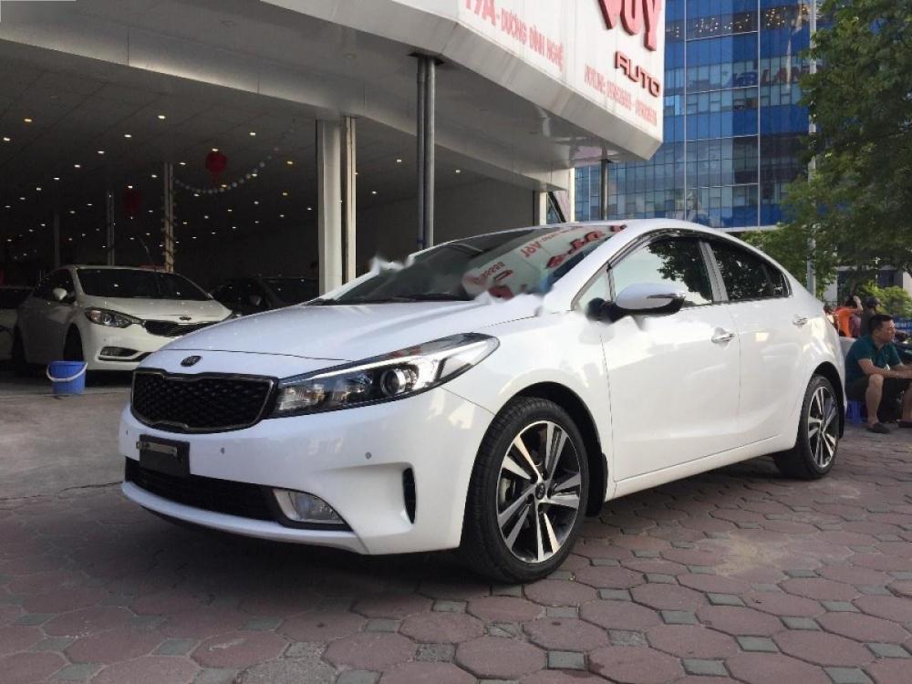 Kia Cerato 1.6 AT 2017 - Cần bán xe Kia Cerato 1.6 AT 2017, màu trắng, 625tr