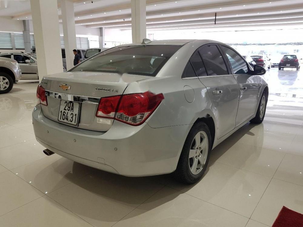 Chevrolet Cruze 2011 - Cần bán xe Chevrolet Cruze sản xuất năm 2011, màu bạc, giá tốt