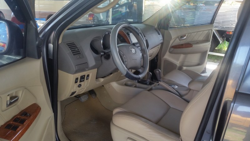 Toyota Fortuner 2.7V 4x4 2011 - Cần bán xe Toyota Fortuner 2.7V 4x4 sản xuất 2011, màu xám, 560tr