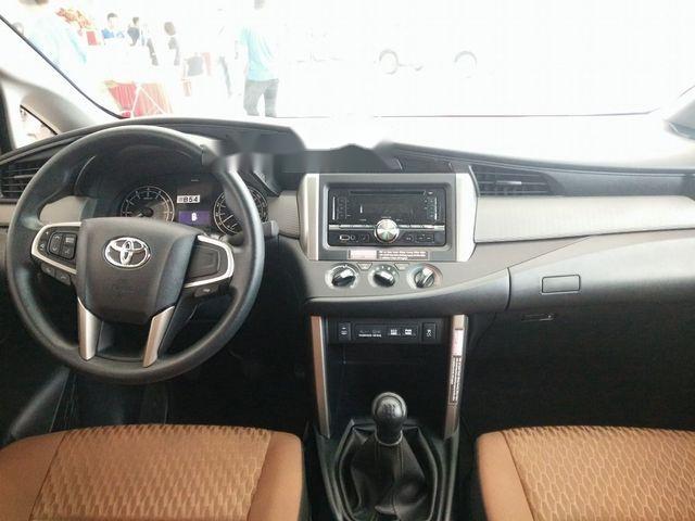 Toyota Innova   2.0 E  2018 - Bán xe Toyota Innova 2.0 E sản xuất năm 2018, màu trắng, giá 713tr