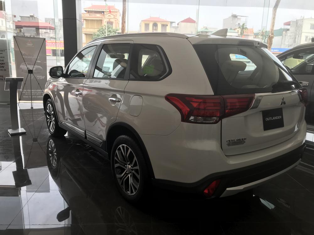 Mitsubishi Outlander 2.0 STD 2018 - Bán Mitsubishi Outlander 2.0 STD 808 triệu, hỗ trợ giá tốt nhất Hà Nội