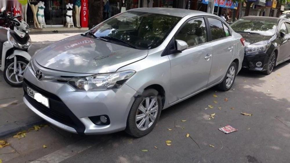 Toyota Vios 1.5E 2015 - Cần bán gấp Toyota Vios 1.5E năm sản xuất 2015, màu bạc  