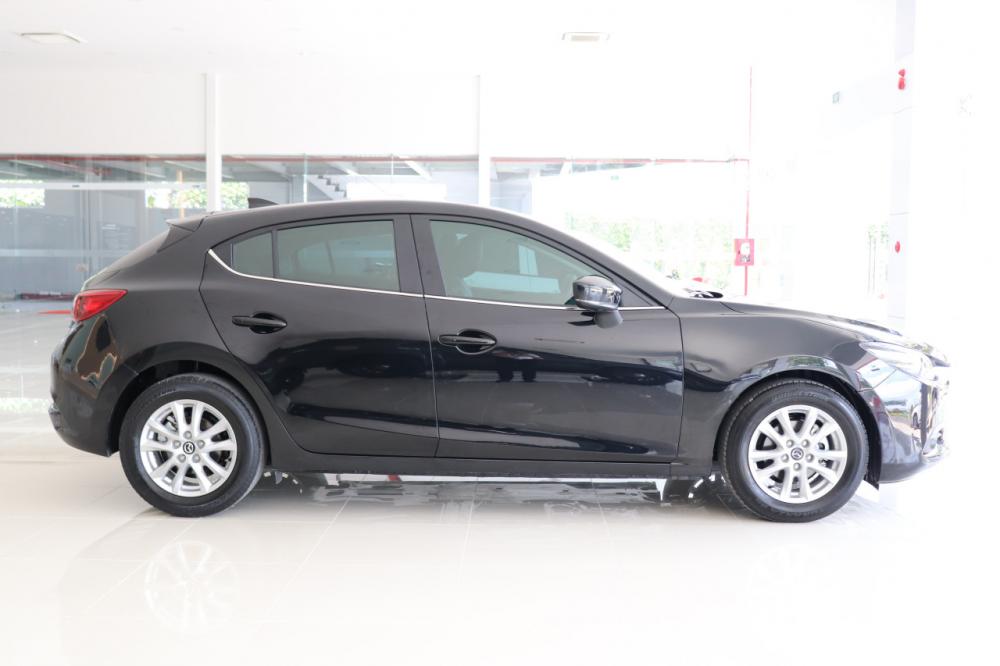 Mazda 3 1.5 2017 - Cần bán xe Mazda 3 1.5 sản xuất 2017, màu đen bản hatchback