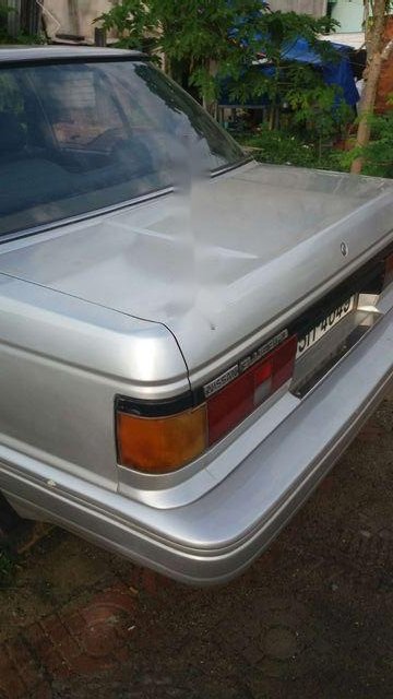 Nissan Bluebird 1990 - Cần bán lại xe Nissan Bluebird đời 1990, màu bạc