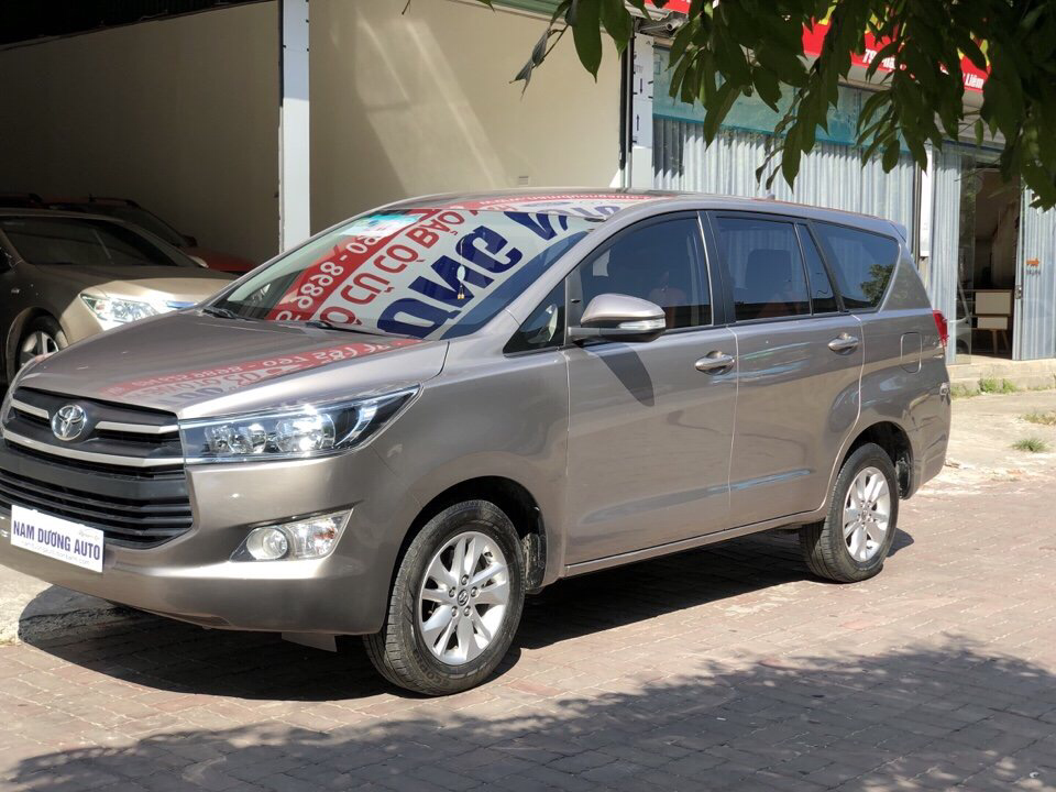 Toyota Innova 2016 - Cần bán lại xe Toyota Innova 2.0E năm 2016, màu xám (ghi), giá 705 triệu