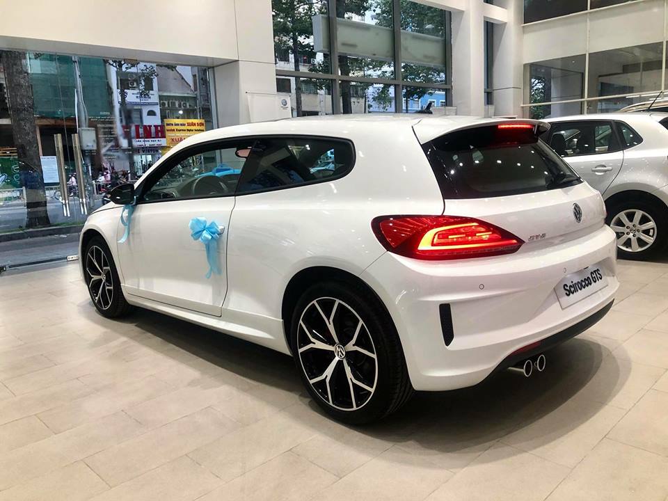 Volkswagen Scirocco 2017 - Bán xe Volkswagen Scirocco 2.0L TSI đời 2018, màu trắng, nhập khẩu