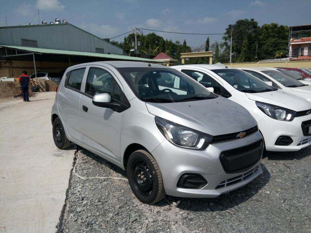 Chevrolet Spark LS MT 2018 - Bán Chevrolet Spark LS MT đời 2018, KM 40triệu, HT khách mua chạy Grab, 70tr nhận xe