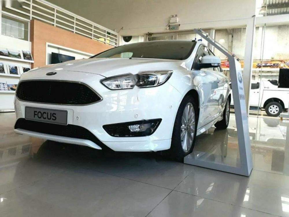 Ford Focus Sport 1.5L 2018 - Bán xe Ford Focus Sport 1.5L đời 2018, màu trắng, 738tr