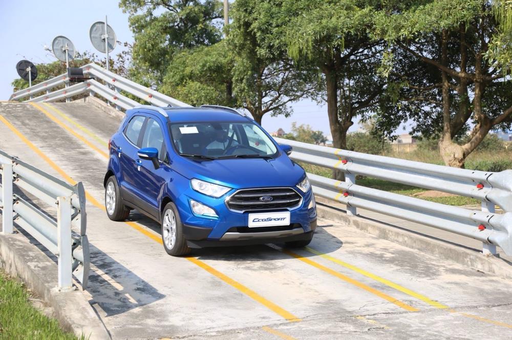 Ford EcoSport 2018 - Bán Ford Ecosport 2018 giao ngay, đủ màu, giảm cực mạnh, hỗ trợ 85% 6 năm. LH: 0979572297