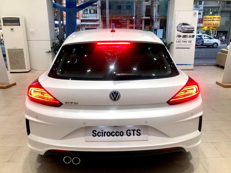 Volkswagen Scirocco 2017 - Bán xe Volkswagen Scirocco 2.0L TSI đời 2018, màu trắng, nhập khẩu