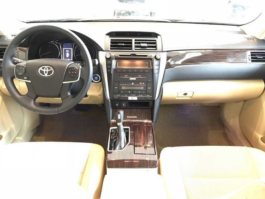 Toyota Camry 2.0E 2018 - Bán Camry 2.0E màu nâu vàng - Model 2018 - Ưu đãi lớn, trả góp 90%, nhận xe ngay