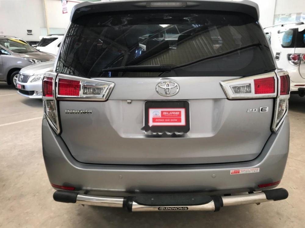 Toyota Innova 2.0E 2016 - Bán Toyota Innova 2.0E năm sản xuất 2016, màu bạc, giá chỉ 735 triệu