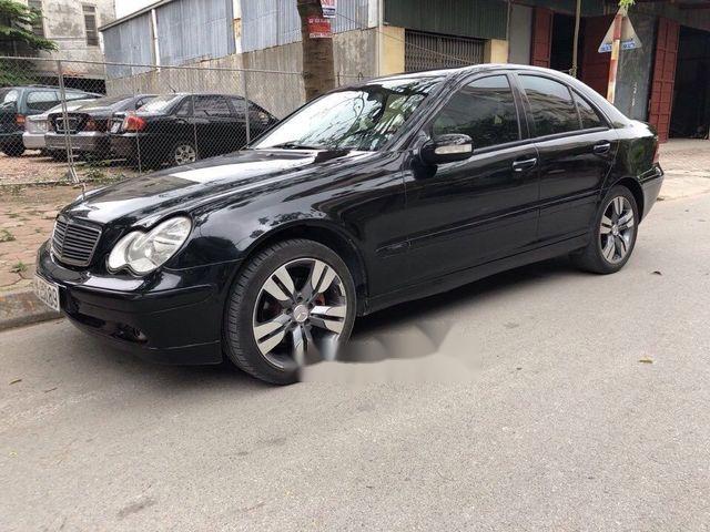 Mercedes-Benz C class   2003 - Cần bán gấp Mercedes sản xuất năm 2003, màu đen chính chủ, giá chỉ 215 triệu