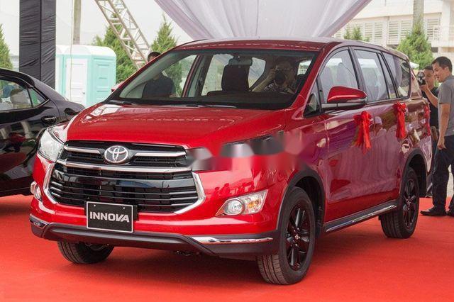 Toyota Innova  Ventuner  2018 - Bán ô tô Toyota Innova Ventuner sản xuất 2018, màu đỏ giá cạnh tranh