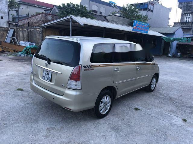 Toyota Innova  2.0G 2009 - Bán Toyota Innova 2.0G đời 2009, màu bạc xe gia đình, giá chỉ 425 triệu