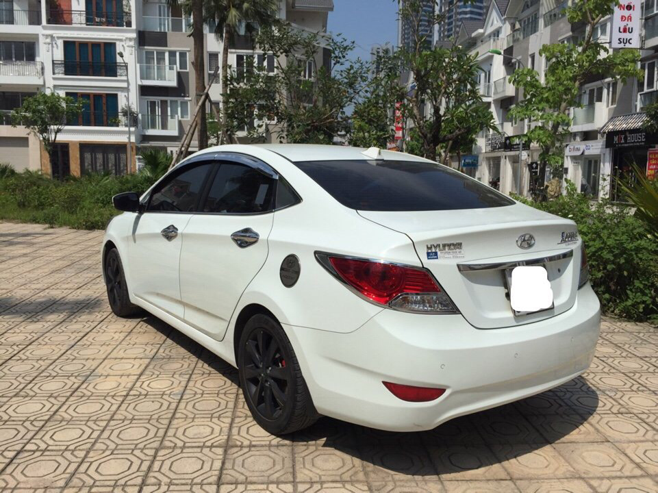 Hyundai Accent 2012 - Cần bán lại xe Hyundai Accent đời 2012, màu trắng