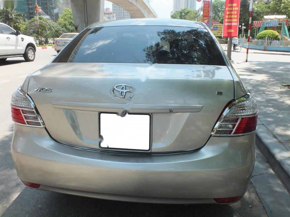 Toyota Vios 1.5 MT 2011 - Cần bán gấp Toyota Vios 1.5 MT sản xuất năm 2011, màu bạc chính chủ