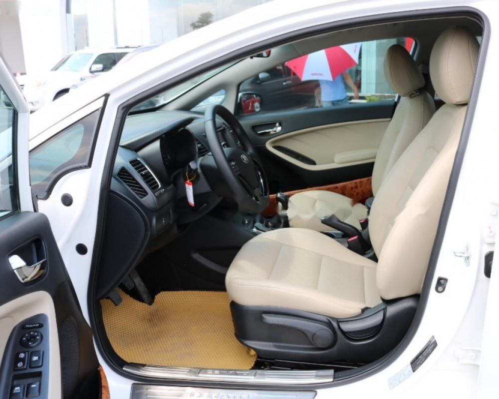 Kia Cerato 1.6 MT 2016 - Cần bán lại xe Kia Cerato 1.6 MT sản xuất 2016, màu trắng