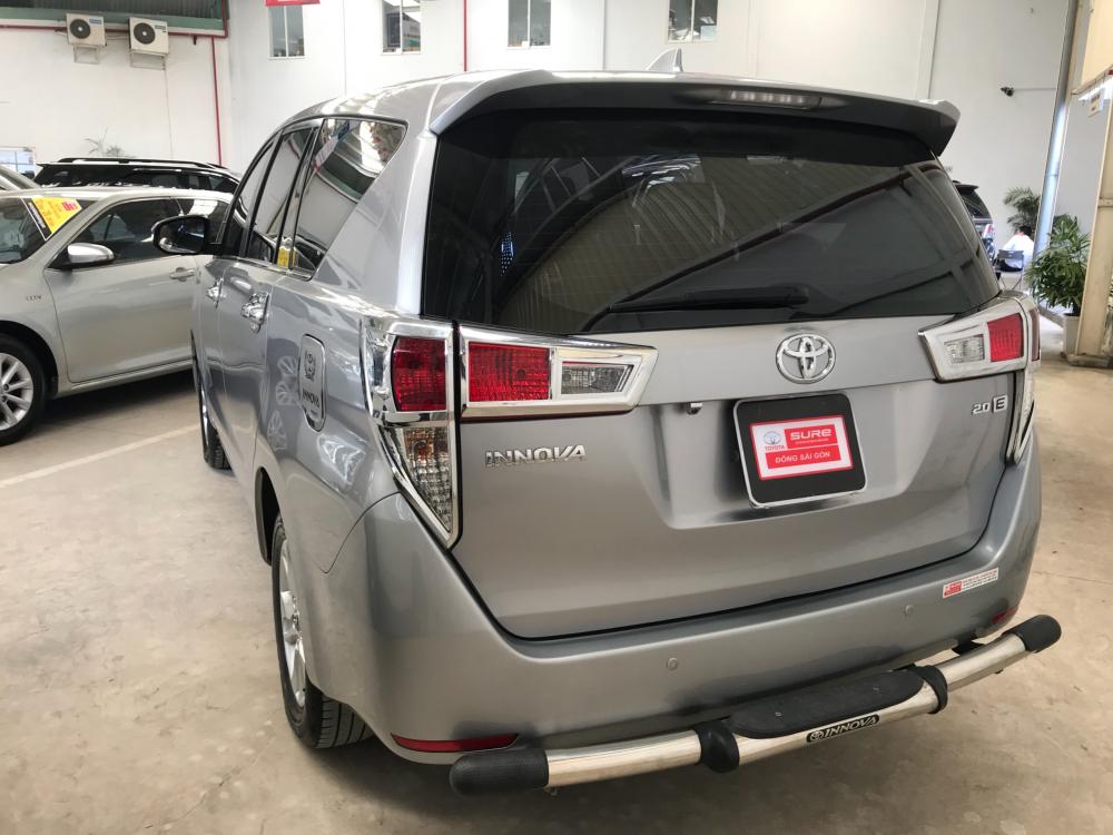 Toyota Innova E 2016 - Bán Toyota Innova E sản xuất 2016, màu bạc, from mới