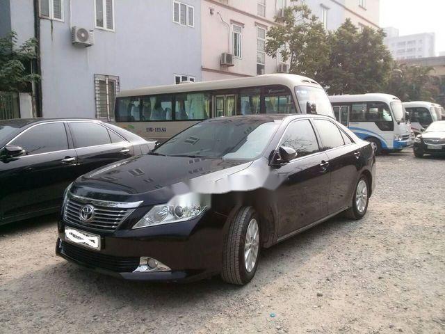 Toyota Camry 2.0 E  2015 - Bán ô tô Toyota Camry 2.0 E năm 2015, màu đen chính chủ, giá tốt