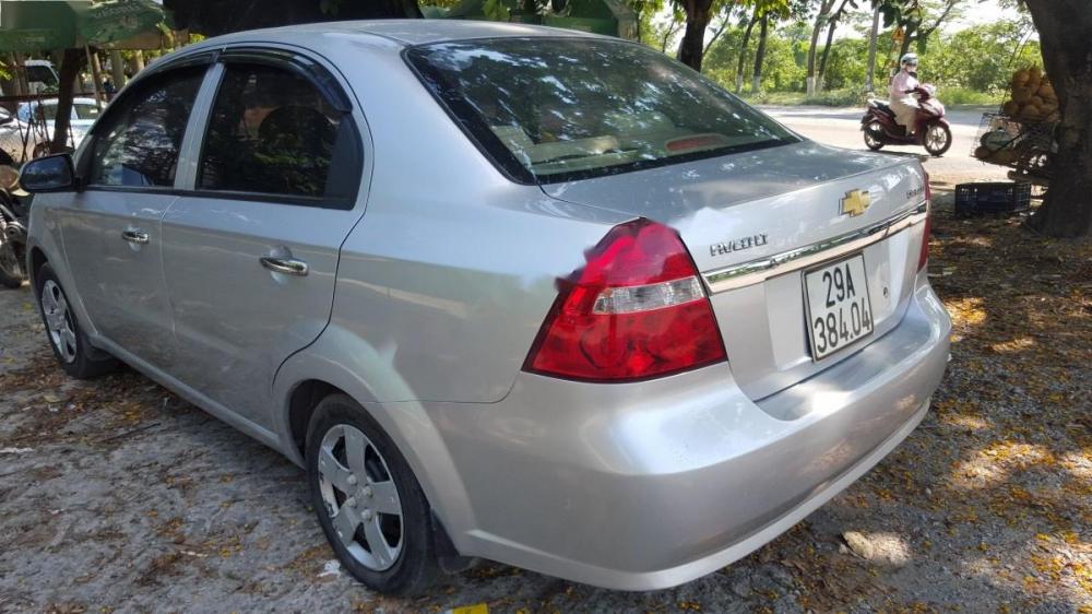 Chevrolet Aveo 1.5 MT 2011 - Bán Chevrolet Aveo 1.5 MT đời 2011, màu bạc chính chủ, giá chỉ 205 triệu