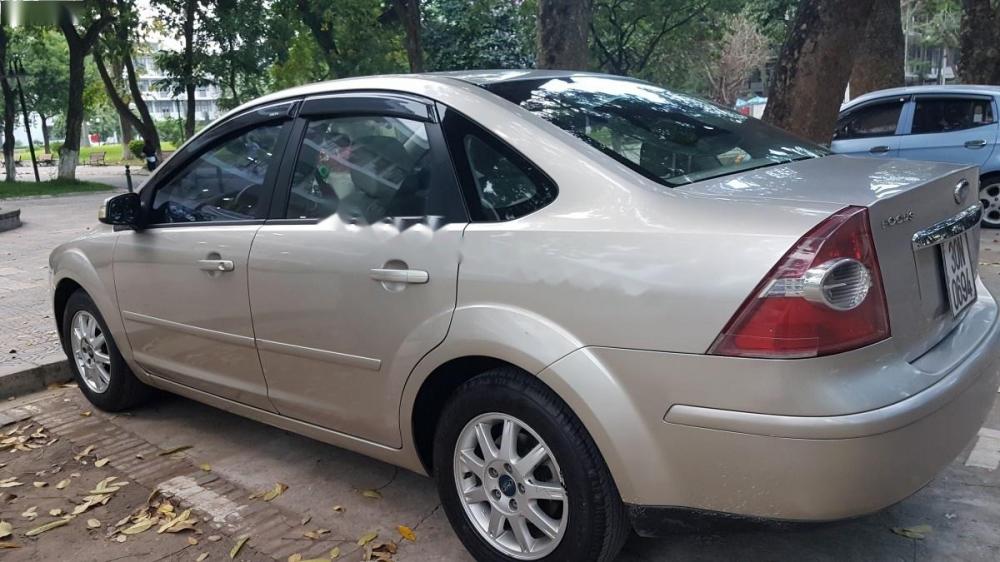 Ford Focus 1.8 MT 2008 - Bán Ford Focus 1.8 MT sản xuất năm 2008, màu vàng còn mới, giá chỉ 260 triệu