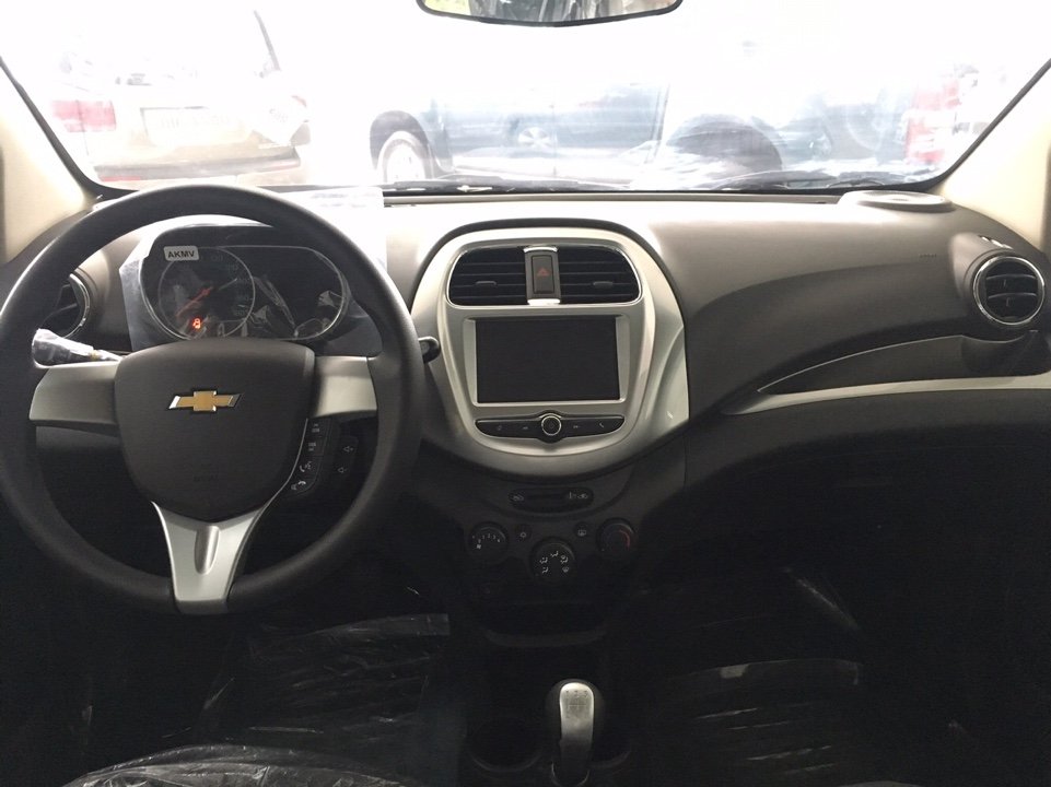Chevrolet Spark LT 2018 - Bán xe Chevrolet Spark LT 2018, màu trắng