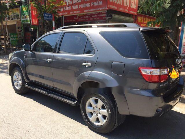 Toyota Fortuner MT 2009 - Cần bán Toyota Fortuner MT đời 2009, màu đen xe gia đình, giá tốt