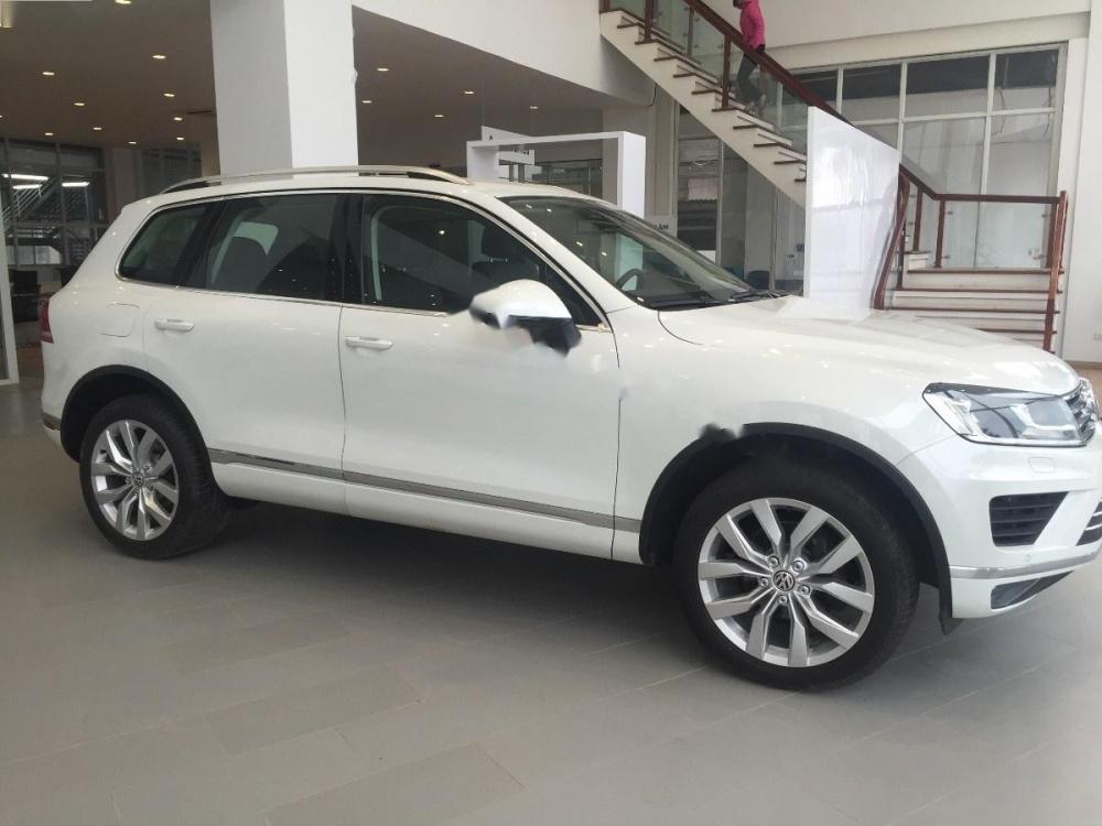 Volkswagen Touareg 3.6 AT 2016 - Bán ô tô Volkswagen Touareg 3.6 AT sản xuất 2016, màu trắng, xe nhập