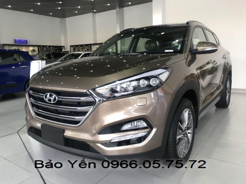 Hyundai Tucson 2018 - Bán Tucson Turbo màu vàng cát giao ngay - khuyến mãi lớn tại Hyundai quận 4