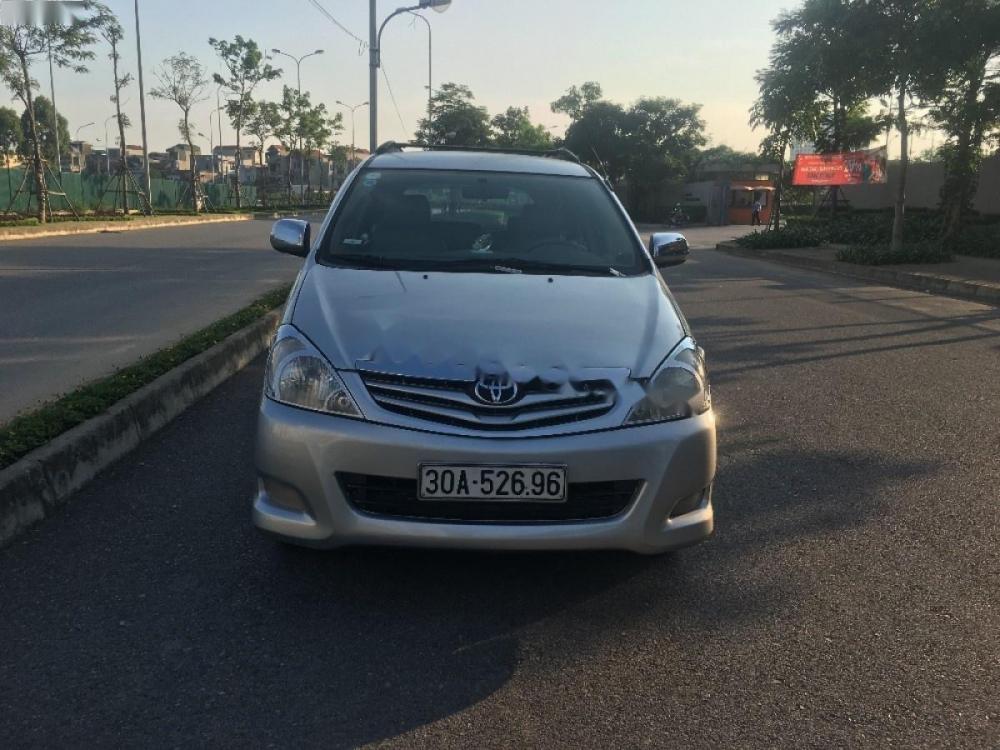 Toyota Innova 2.0 J 2009 - Cần bán xe Toyota Innova 2.0 J sản xuất 2009, màu bạc xe gia đình