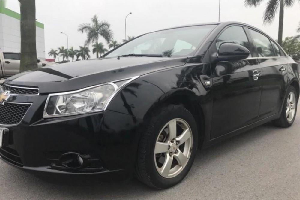 Chevrolet Cruze LT 2010 - Bán Chevrolet Cruze LT năm 2010, màu đen chính chủ, giá tốt