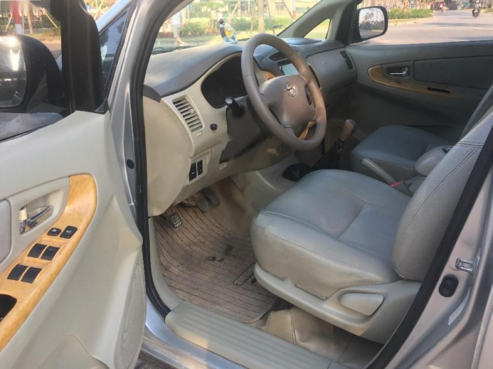 Toyota Innova 2.0 J 2009 - Cần bán xe Toyota Innova 2.0 J sản xuất 2009, màu bạc xe gia đình