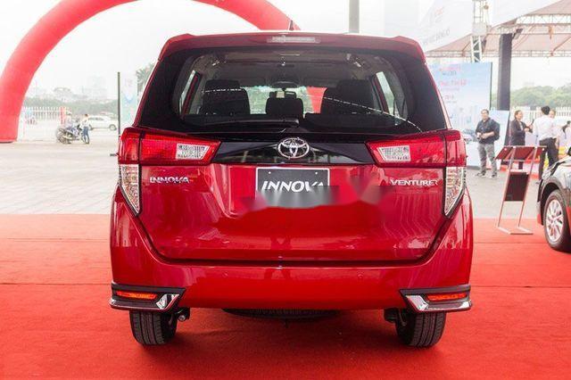 Toyota Innova  Ventuner  2018 - Bán ô tô Toyota Innova Ventuner sản xuất 2018, màu đỏ giá cạnh tranh