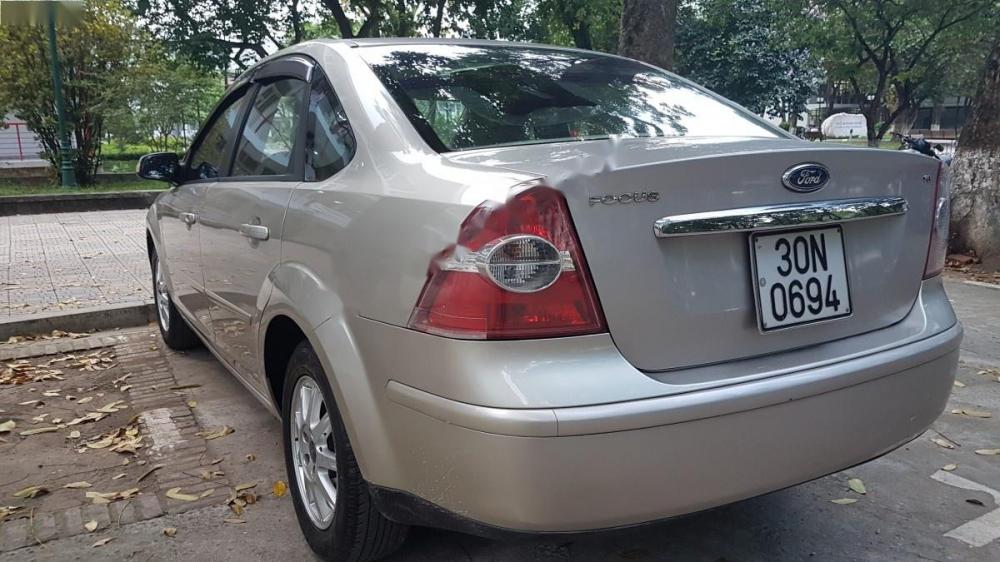 Ford Focus 1.8 MT 2008 - Bán Ford Focus 1.8 MT sản xuất năm 2008, màu vàng còn mới, giá chỉ 260 triệu