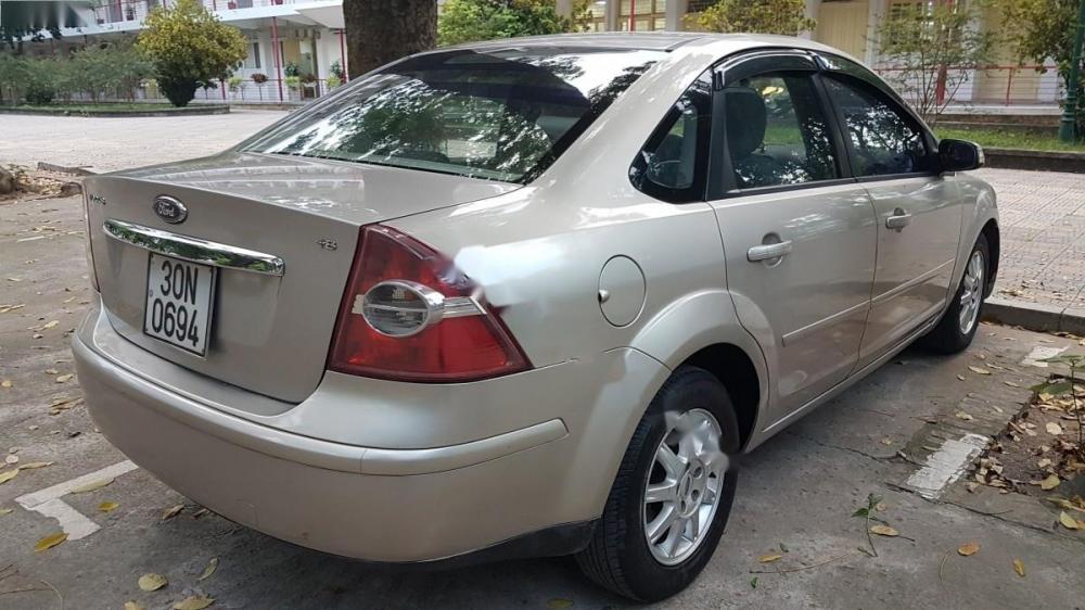 Ford Focus 1.8 MT 2008 - Bán Ford Focus 1.8 MT sản xuất năm 2008, màu vàng còn mới, giá chỉ 260 triệu