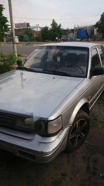 Nissan Bluebird 1990 - Cần bán lại xe Nissan Bluebird đời 1990, màu bạc