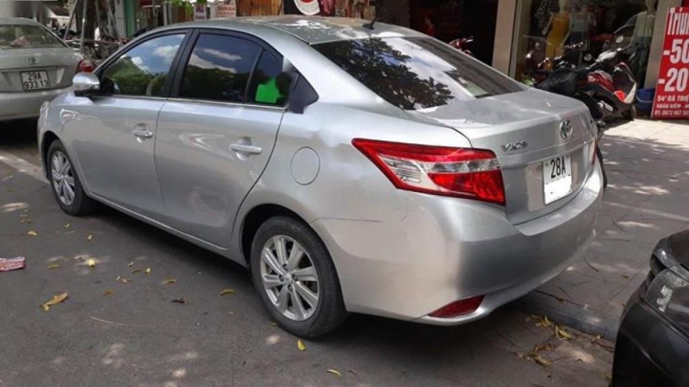 Toyota Vios 1.5E 2015 - Cần bán gấp Toyota Vios 1.5E năm sản xuất 2015, màu bạc  