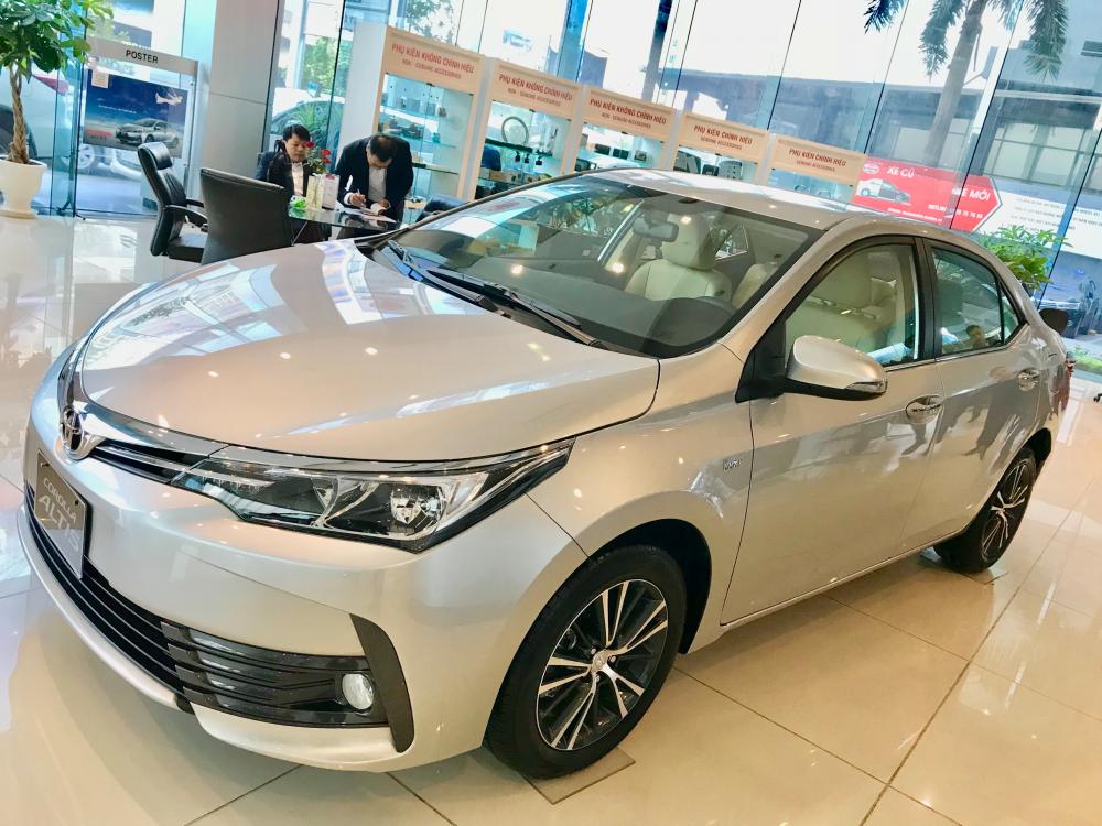 Toyota Corolla altis 1.8G (CVT) 2017 - Bán xe Toyota Corolla Altis 1.8G (CVT) sản xuất 2017, màu bạc, 728tr