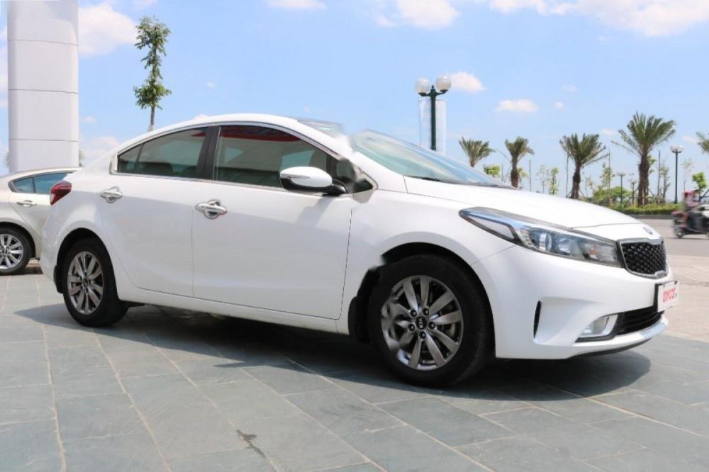 Kia Cerato 1.6 MT 2016 - Cần bán lại xe Kia Cerato 1.6 MT sản xuất 2016, màu trắng