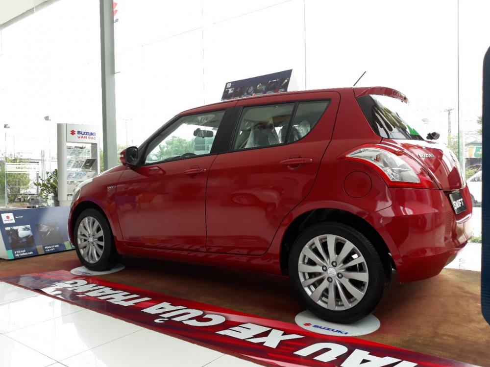 Suzuki Swift 1.4AT 2017 - Bán gấp xe Suzuki Swift đỏ, tặng ngay 110 triệu tiền mặt