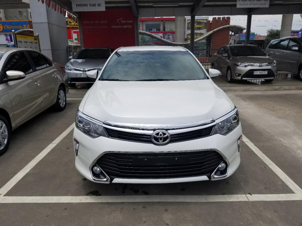 Toyota Camry 2.0E 2018 - Camry 2.0E màu Trắng - Model 2018 - Ưu đãi lớn, Trả góp 90%, Nhận xe ngay/ Hotline: 0898.16.8118