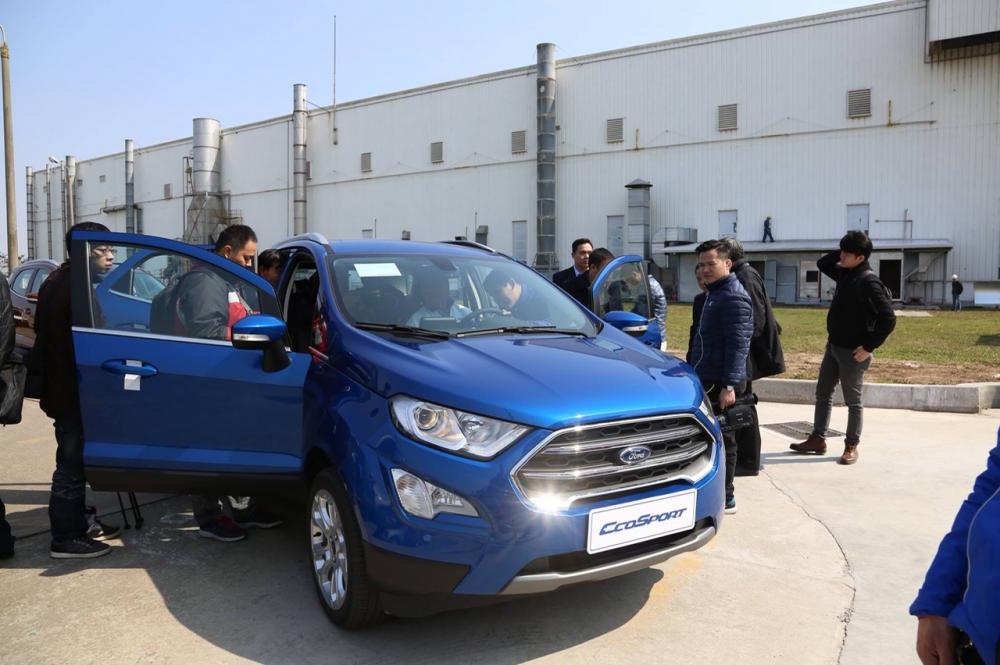 Ford EcoSport 2018 - Bán Ford Ecosport 2018 giao ngay, đủ màu, giảm cực mạnh, hỗ trợ 85% 6 năm. LH: 0979572297