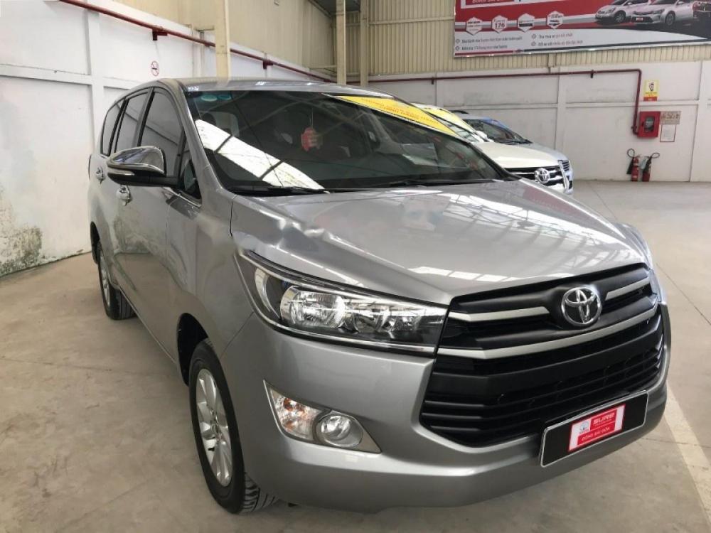 Toyota Innova 2.0E 2016 - Bán Toyota Innova 2.0E năm sản xuất 2016, màu bạc, giá chỉ 735 triệu