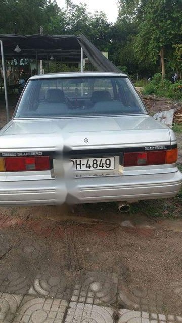 Nissan Bluebird 1990 - Cần bán lại xe Nissan Bluebird đời 1990, màu bạc