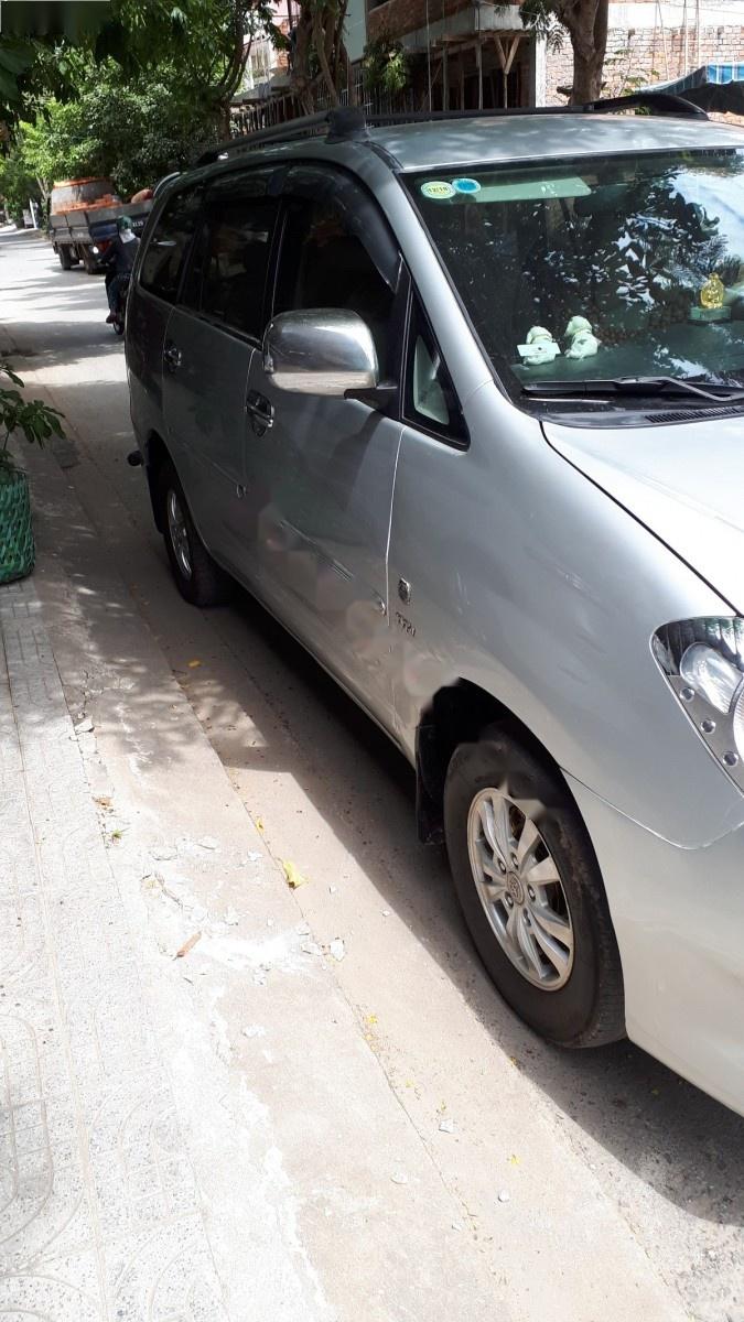 Toyota Innova J 2008 - Cần bán gấp Toyota Innova J sản xuất năm 2008, màu bạc 