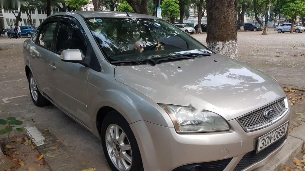 Ford Focus 1.8 MT 2008 - Bán Ford Focus 1.8 MT sản xuất năm 2008, màu vàng còn mới, giá chỉ 260 triệu