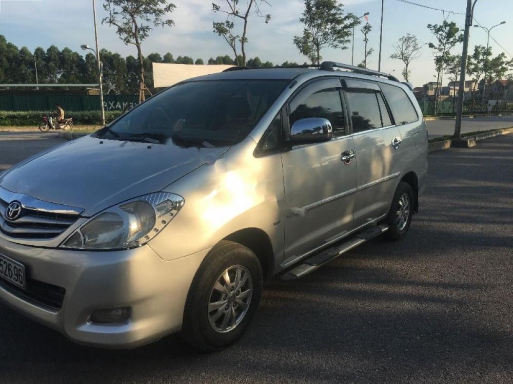 Toyota Innova 2.0 J 2009 - Cần bán xe Toyota Innova 2.0 J sản xuất 2009, màu bạc xe gia đình